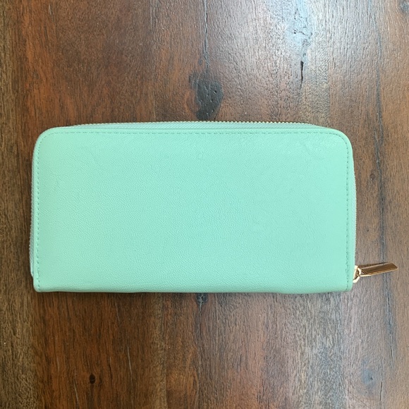 Disney Brave Wallet Like New - Picture 2 of 5